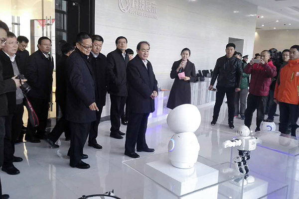 快讯--市委书记马平昌亲临山东信息产业基地展厅中煤展位参观指导 