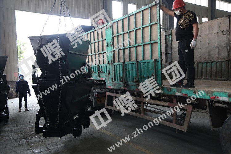 中煤集团一批翻斗式矿车发往内蒙古赤峰